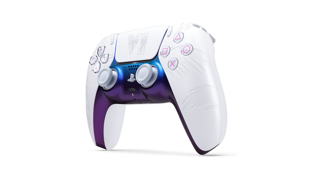 DualSense Grand Theft Auto VI White Limited Edition, three-quarter front view