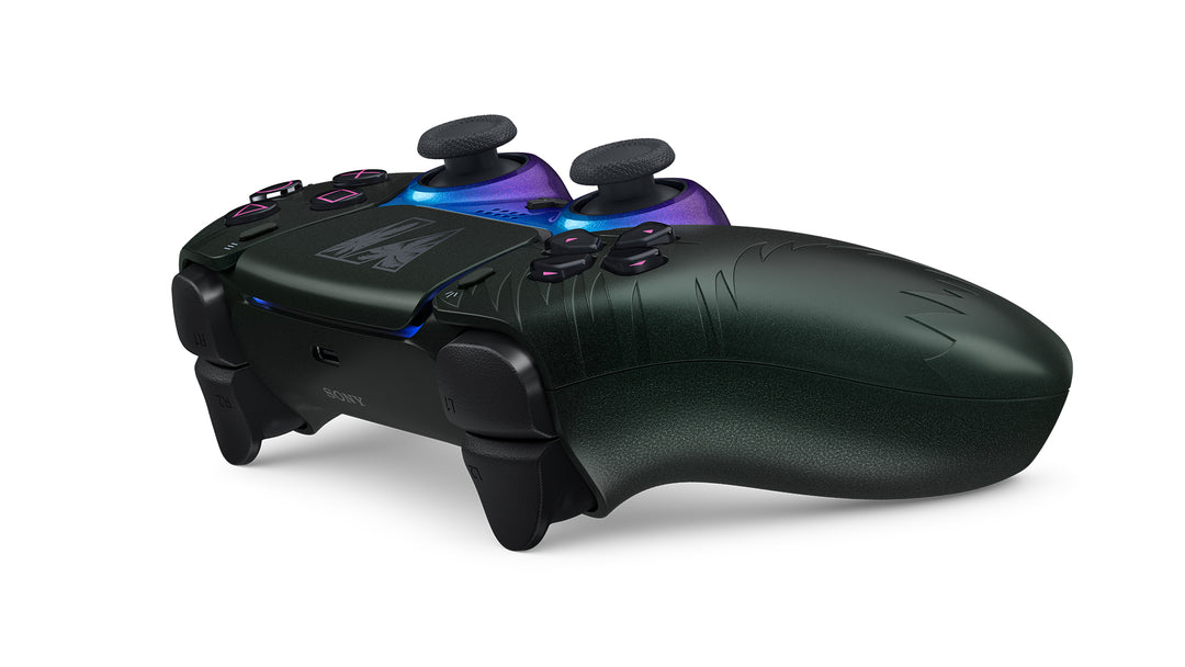 DualSense Grand Theft Auto VI Black Limited Edition, side view with the textured palm leaf details