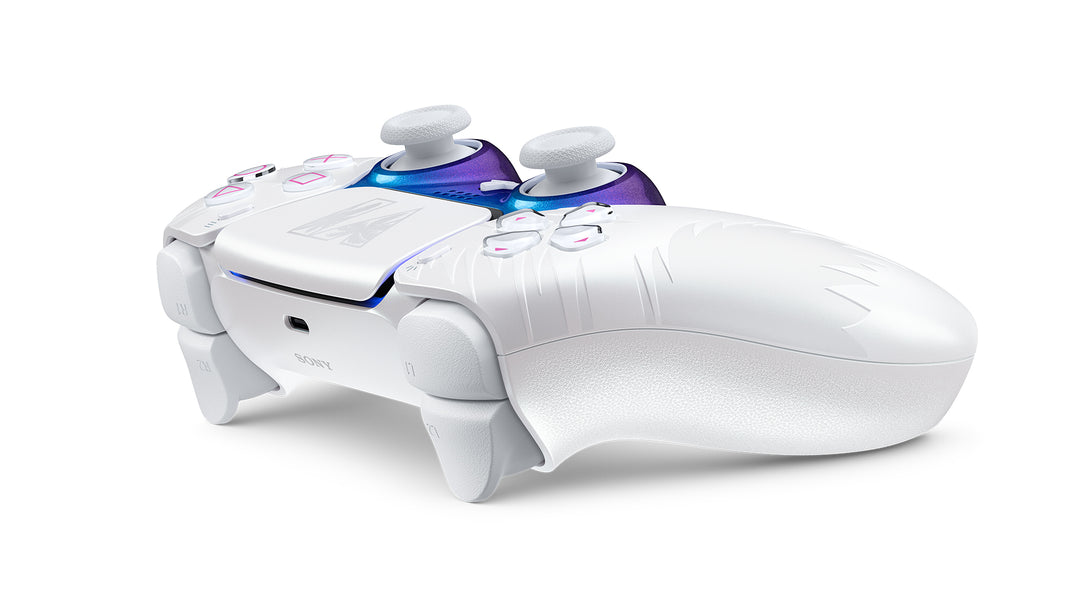 DualSense Grand Theft Auto VI White Limited Edition, side view with the textured palm leaf details