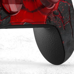 XBOX Wireless Controller Gears of War: E-Day Limited Edition, close-up of the laser-etched cracked-asphalt texture