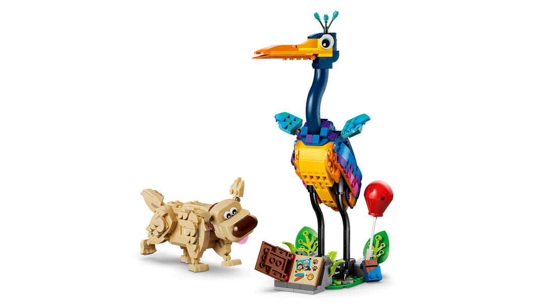 LEGO Disney and Pixar Kevin & Dug 43290, Dug standing beside Kevin's stand with the balloon and book