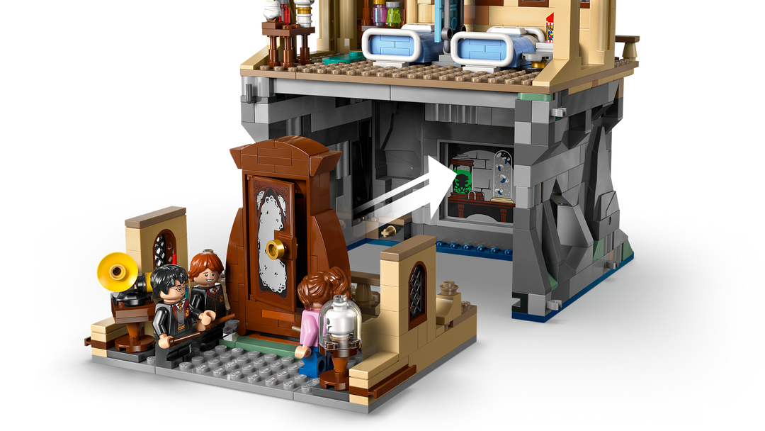LEGO Harry Potter Hogwarts Castle: Hospital Wing 76463, removable Defense Against the Dark Arts classroom