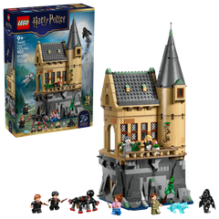 LEGO Harry Potter Hogwarts Castle: Hospital Wing 76463, box front with the built Hospital Wing and minifigures