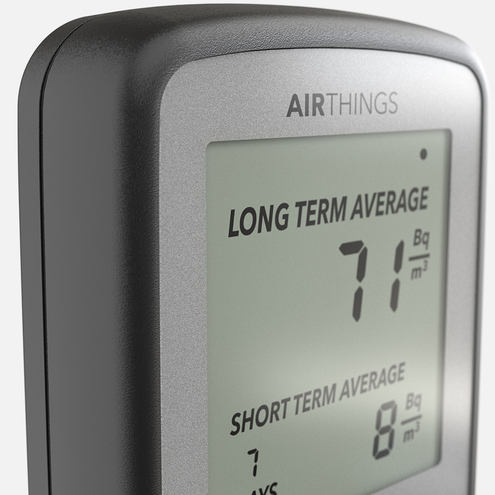 Close-up of the Airthings Corentium Home screen with Long Term Average and Short Term Average readings in Bq/m³
