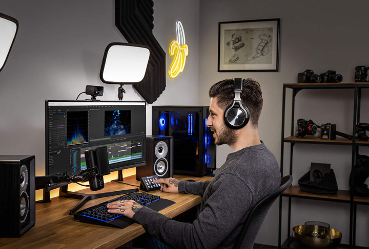 Elgato Facecam, lens and sensor close-up