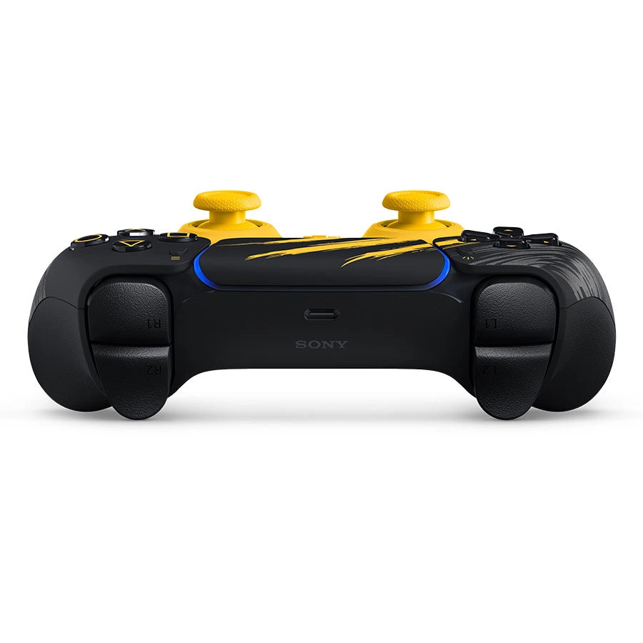 DualSense Marvel's Wolverine Battle Yellow Limited Edition, top edge with the USB-C port and triggers